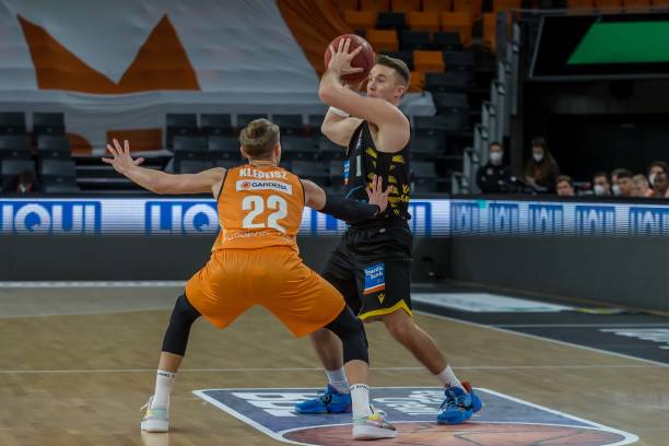 西部的竞争 西部的竞争